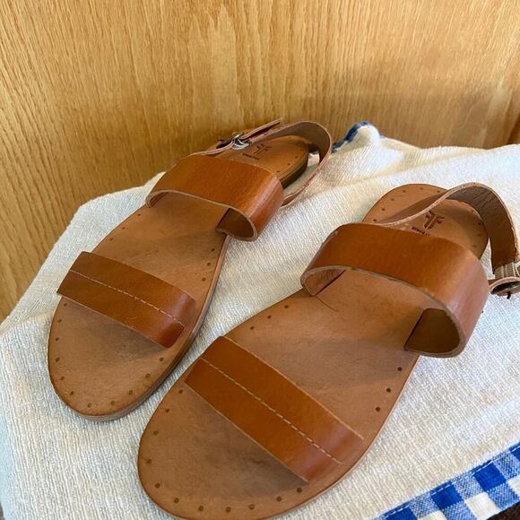 FRYE women’s leather size 9 sandals, flats with adjustable strap - Picture 2 of 10